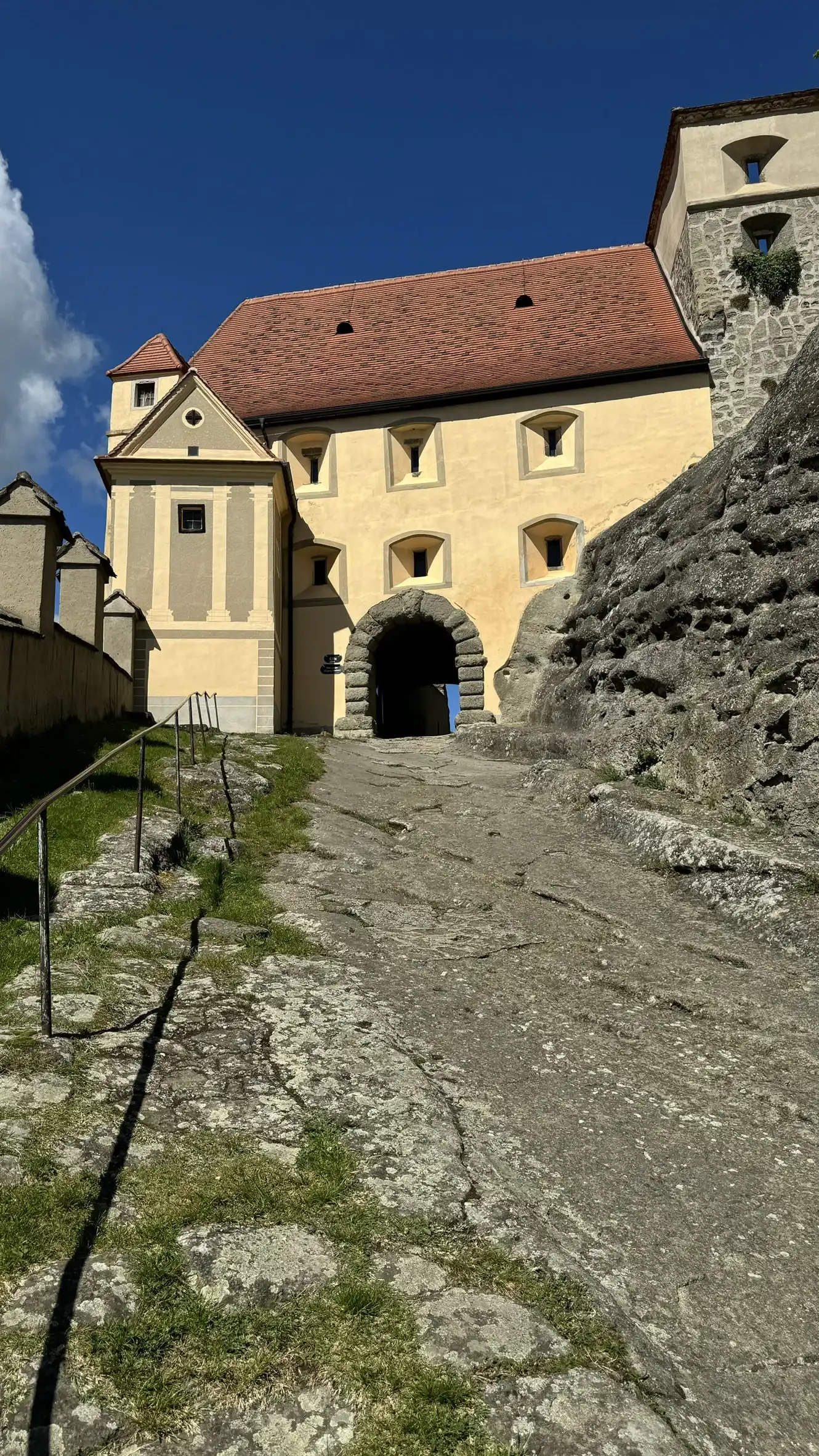 Cillitor, Front View