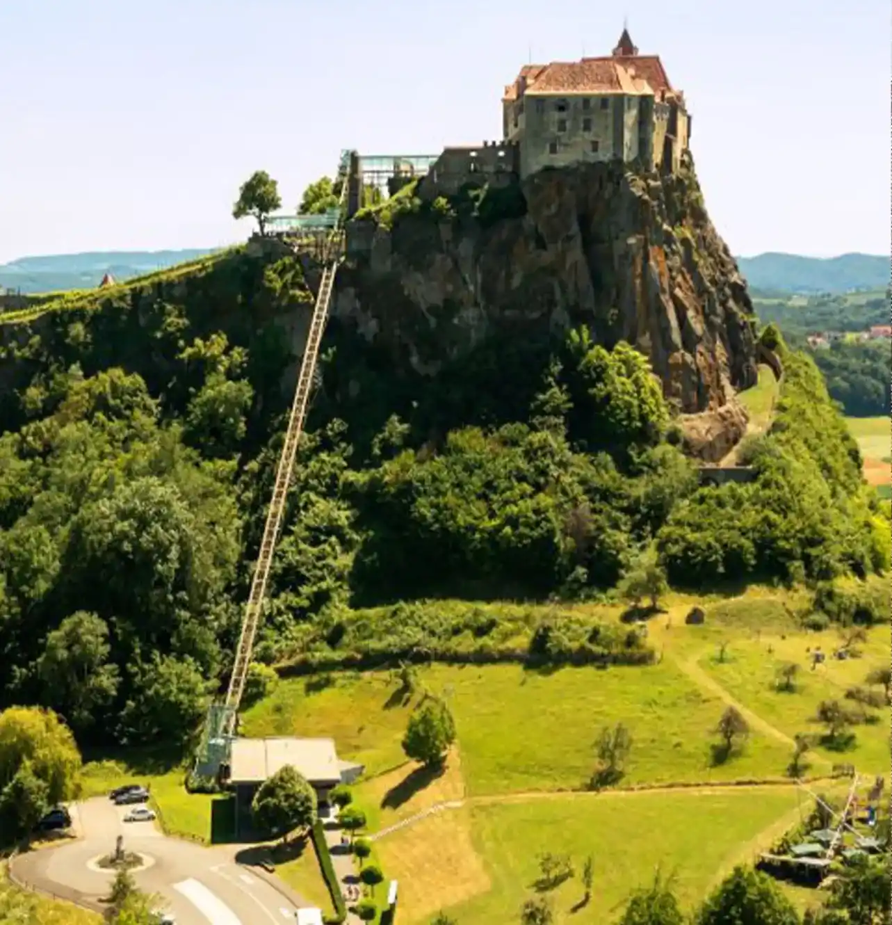 Castle Lift
